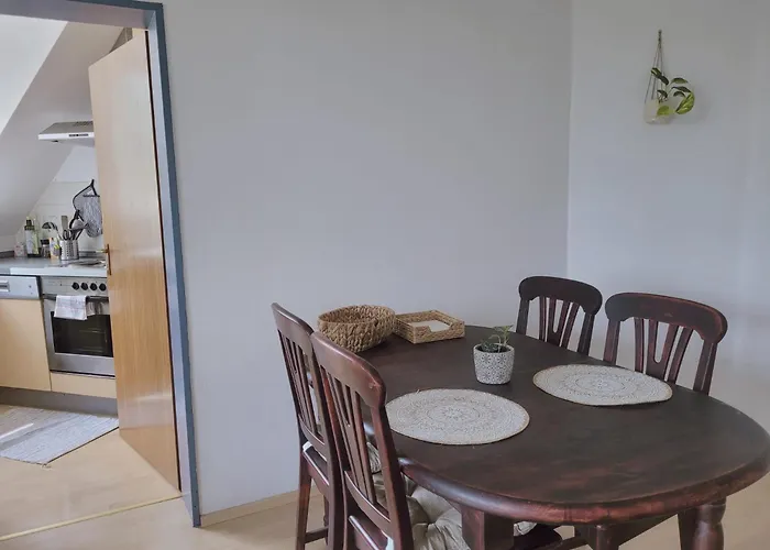 Zentrale 2 Zimmer-Wohnung Mit Balkon