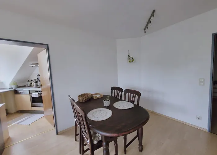 Zentrale 2 Zimmer-Wohnung Mit Balkon
