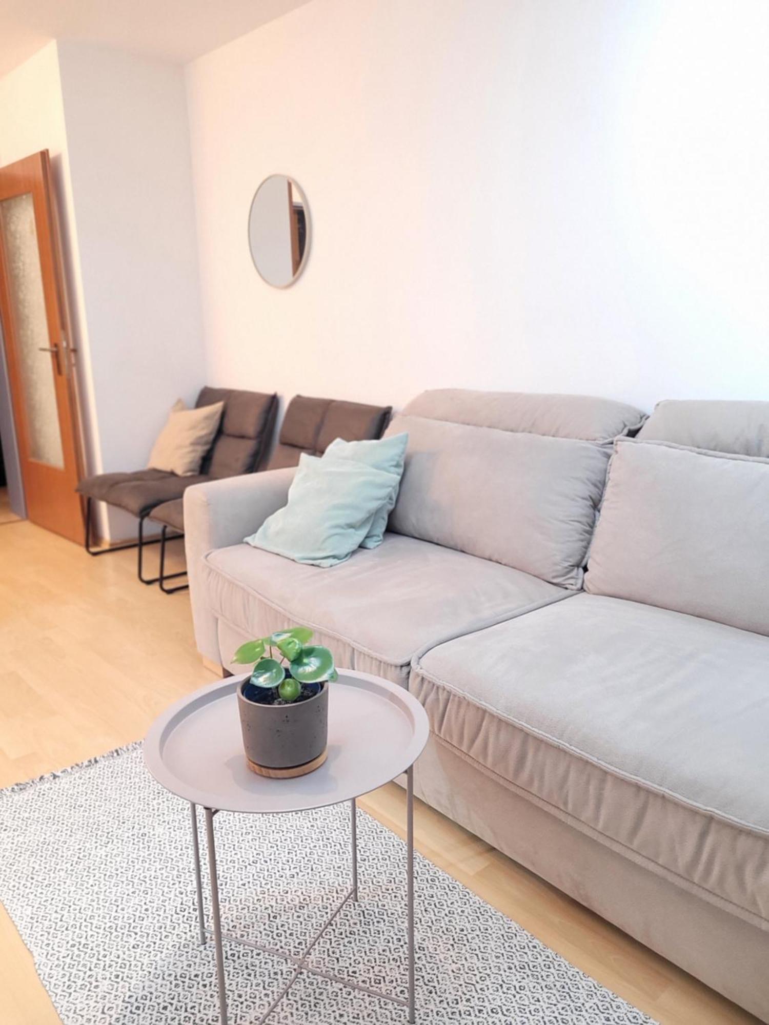 Apartment Zentrale 2 Zimmer-wohnung Mit Balkon *